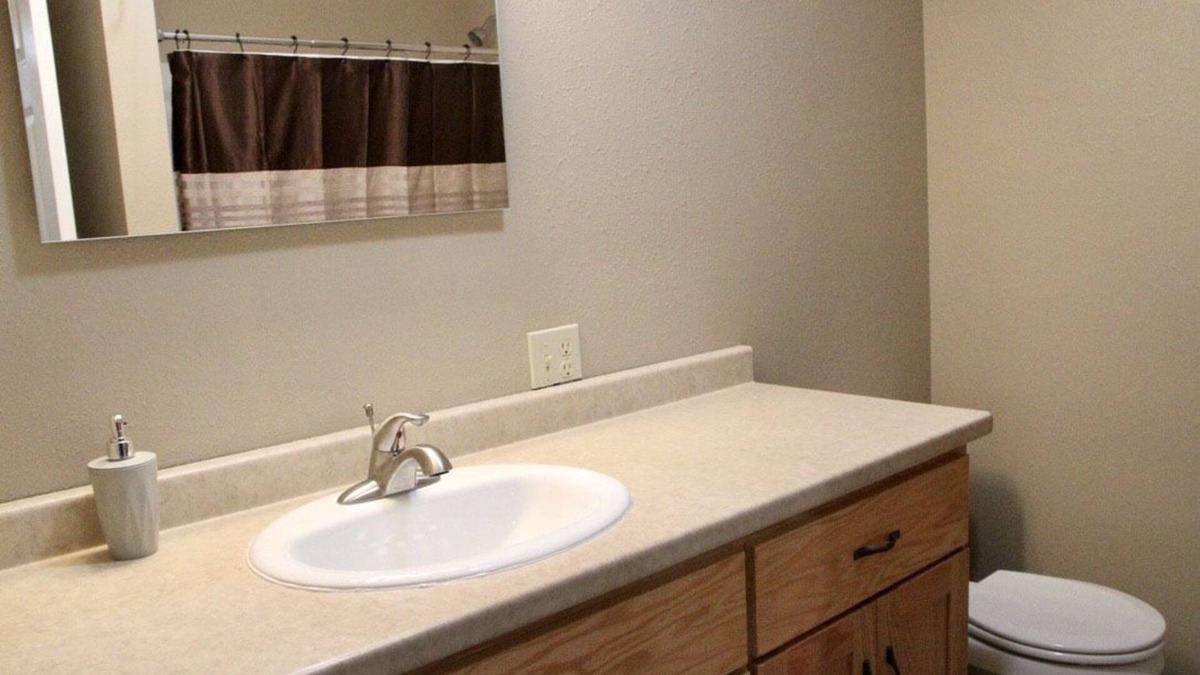 Lake City Apartment | Peaceful and one block from city square!