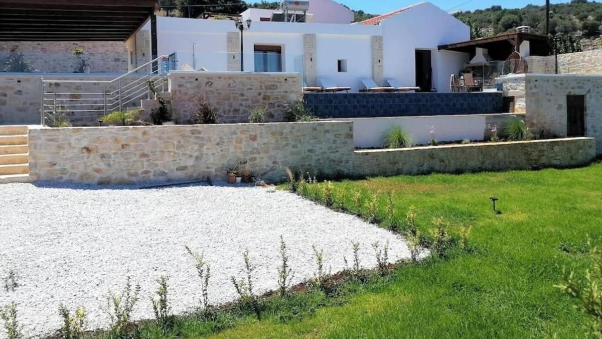 Makhairoi Villa | Peaceful and Quiet Luxury VillanLocated in a wonderful village