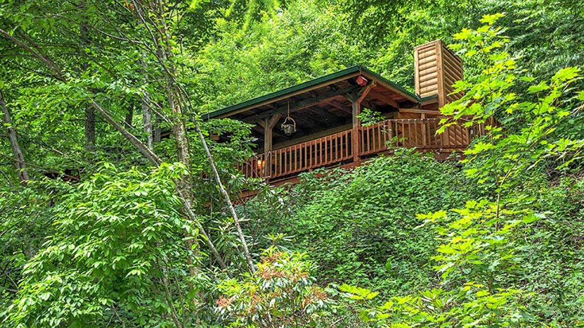 Maggie Valley Cabin | Peaceful and Relaxing Luxury Logs Cabin. Come Enjoy!