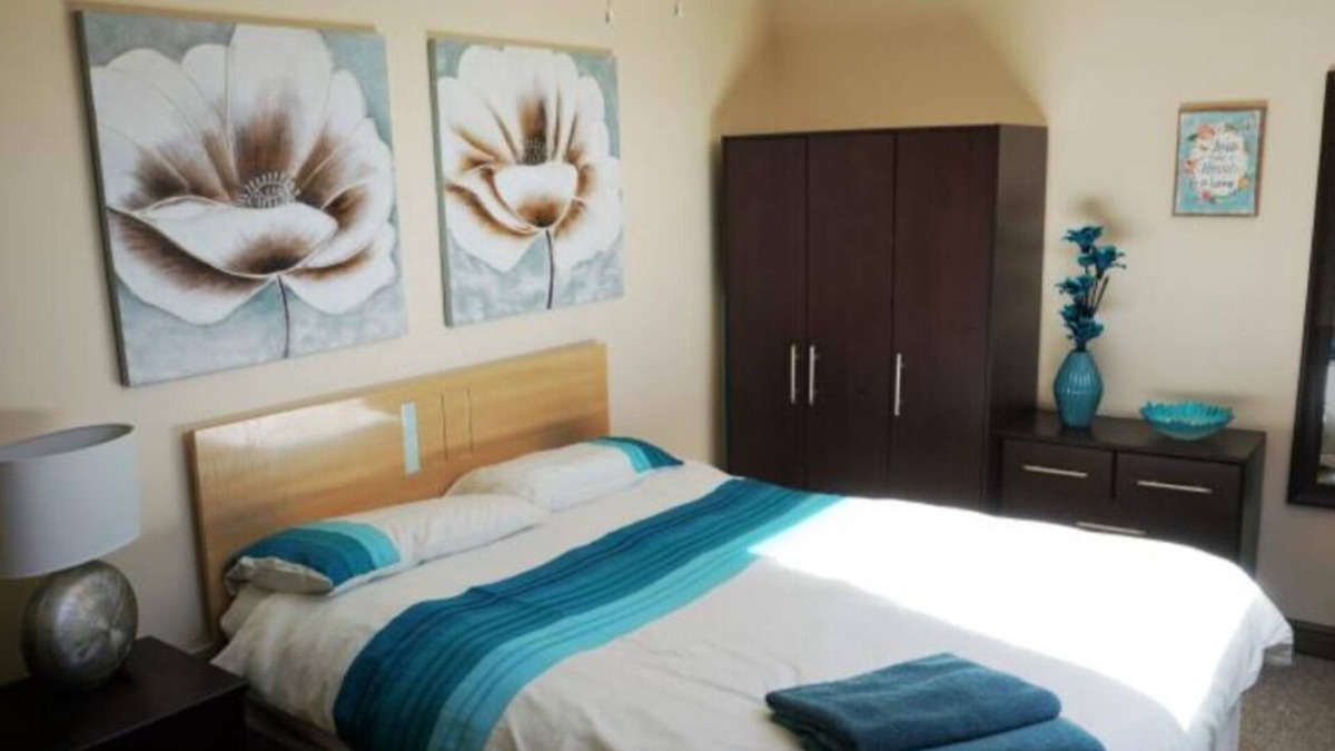 Hoylandswaine Apartment | Peaceful and Relaxed Country Getaway in a quiet village with all amenities