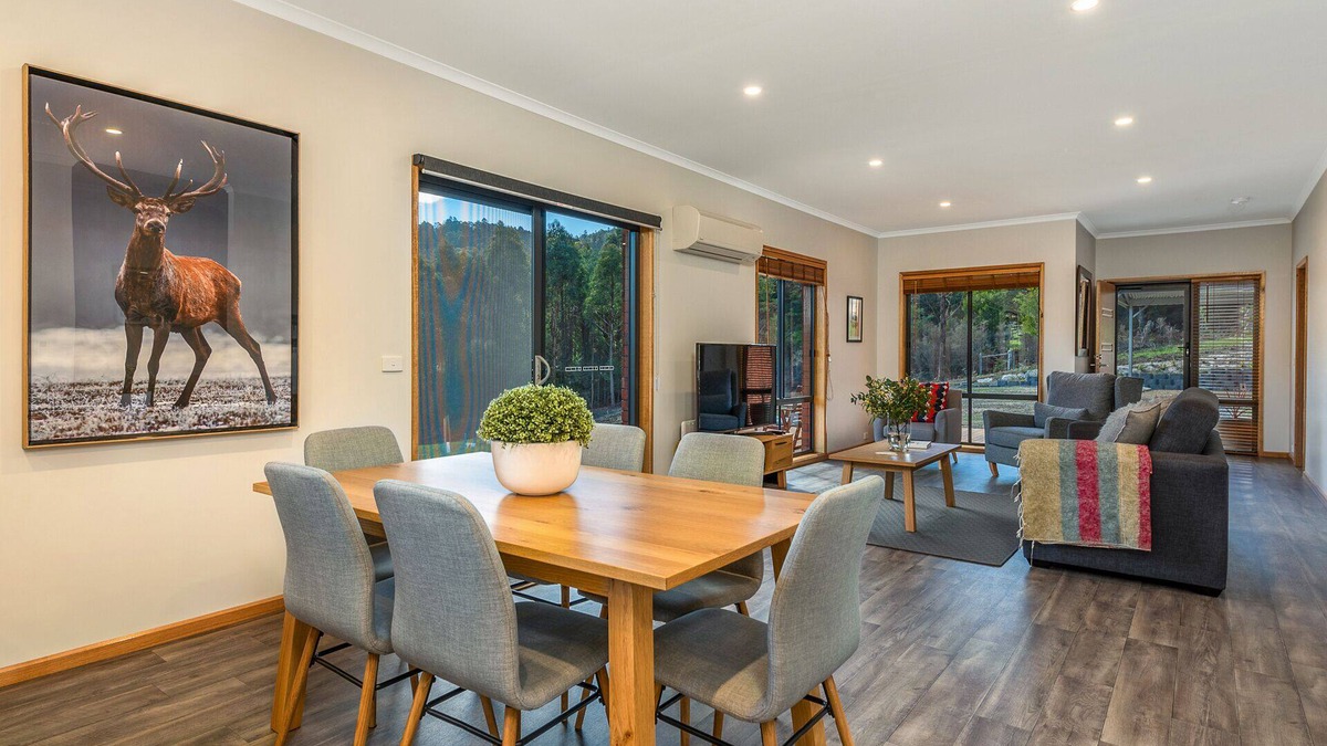 Pelverata House | Peaceful and secluded retreat only 25 minutes from Hobart.