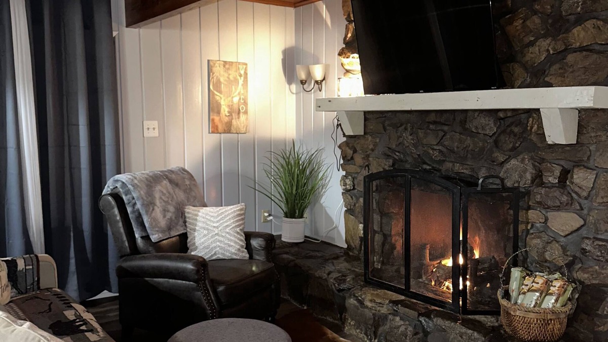 Benton Cabin | Peaceful and secluded getaway in Saline County