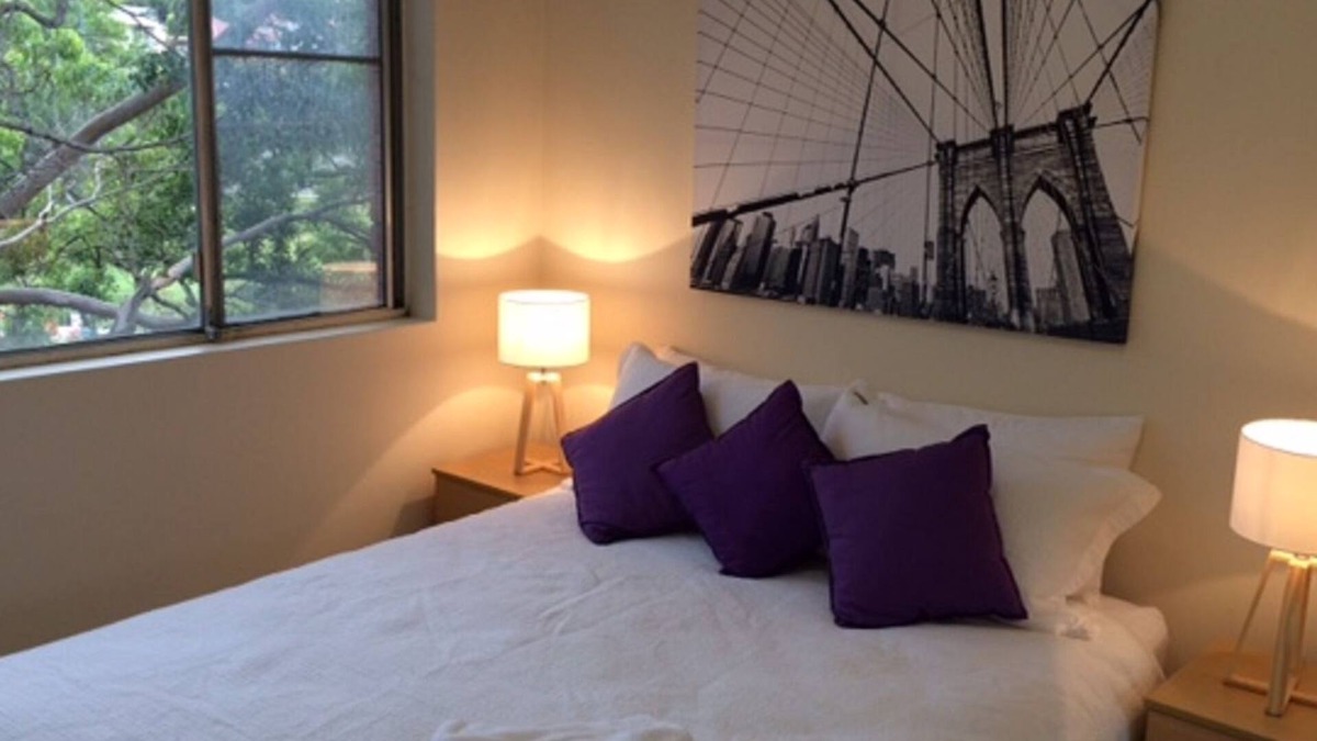 Neutral Bay Apartment | Peaceful and tranquil 1 bedroom & Parking close to CBD