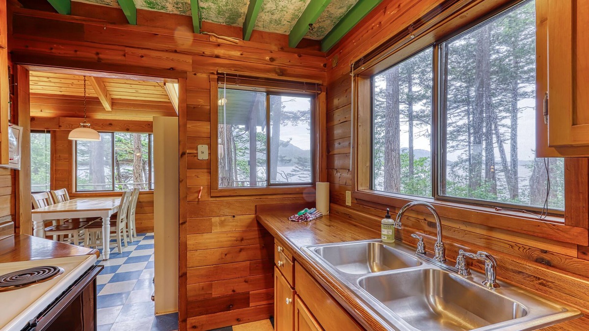 Eastsound Cabin | Peaceful and tranquil rustic cabin on the water