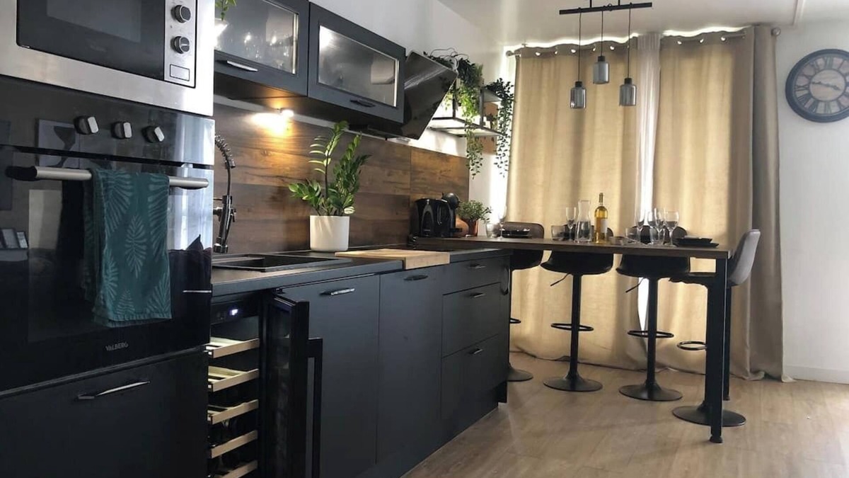 Longjumeau Apartment | Peaceful apartment 10 minutes from Orly airport and 20 minutes from Paris