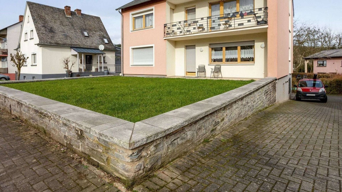 Bausendorf Apartment | Peaceful Apartment in Bausendorf with Terrace and Barbecue