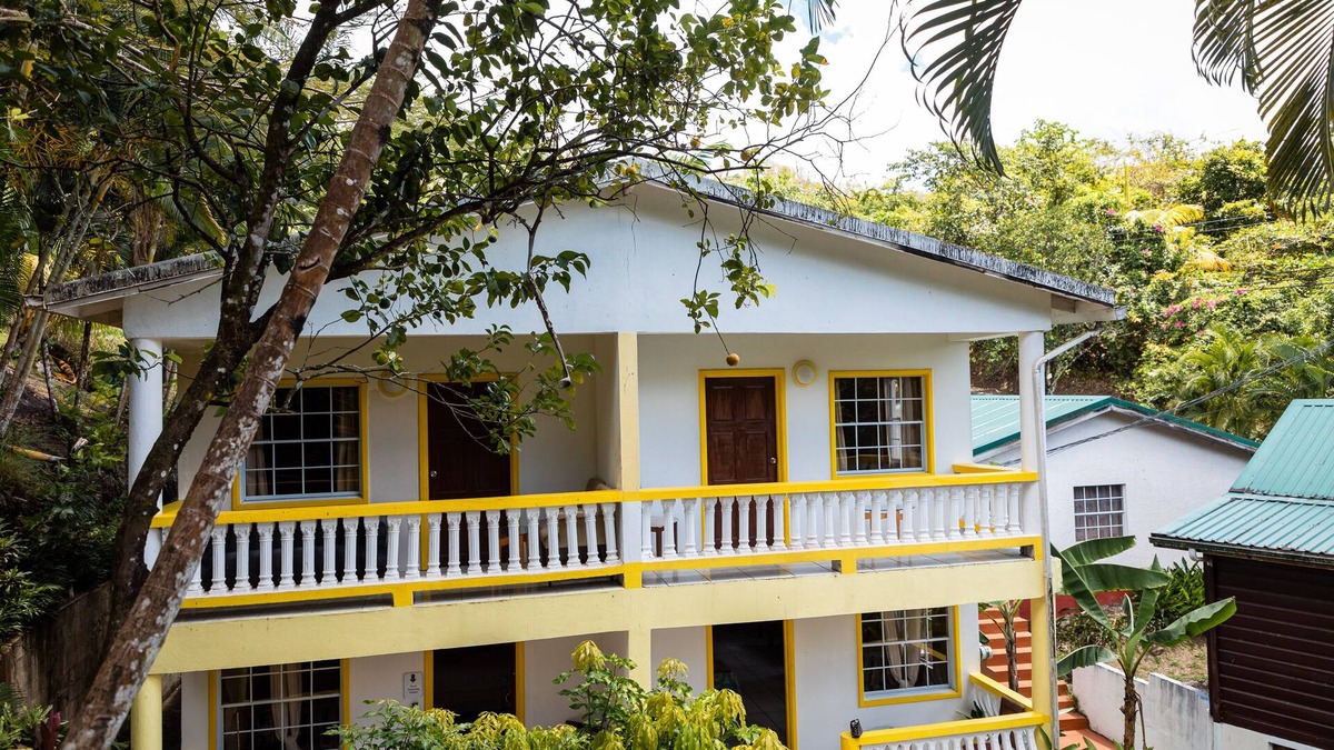 Marigot Bay Apartment | Peaceful apartment in Marigot bay 2 mins walk to the beach