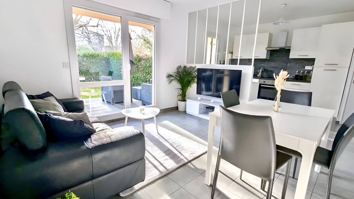 Ferney-Voltaire Apartment | Peaceful apt. w.garden close to Geneva/Swiss border. Ideal for UN/CERN families.