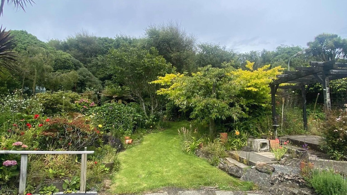 Omaui Apartment | Peaceful beachside studio. Pet friendly
