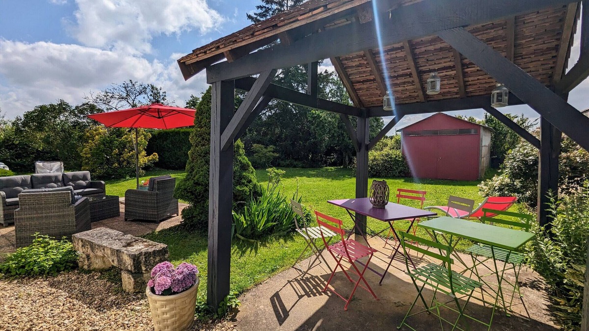 Brives Cottage | Peaceful Berry retreat with garden and fireplace