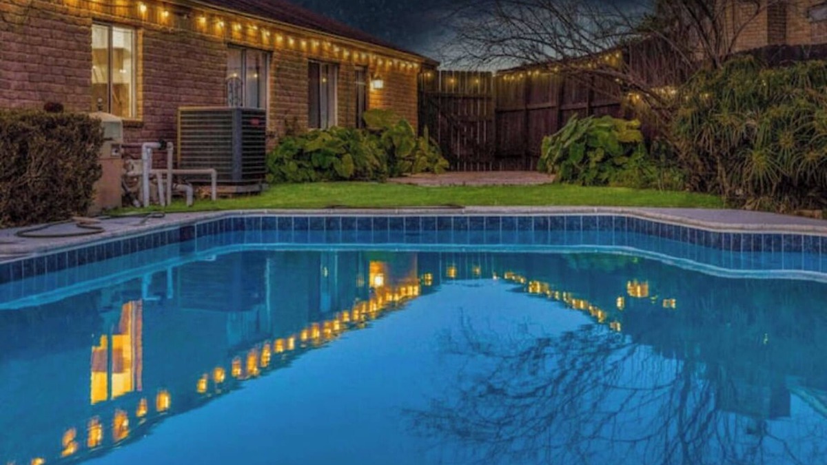 Stafford House | Peaceful Boho stays-4BRs-amazing pool-patio&deck-mini golf-Staffordn