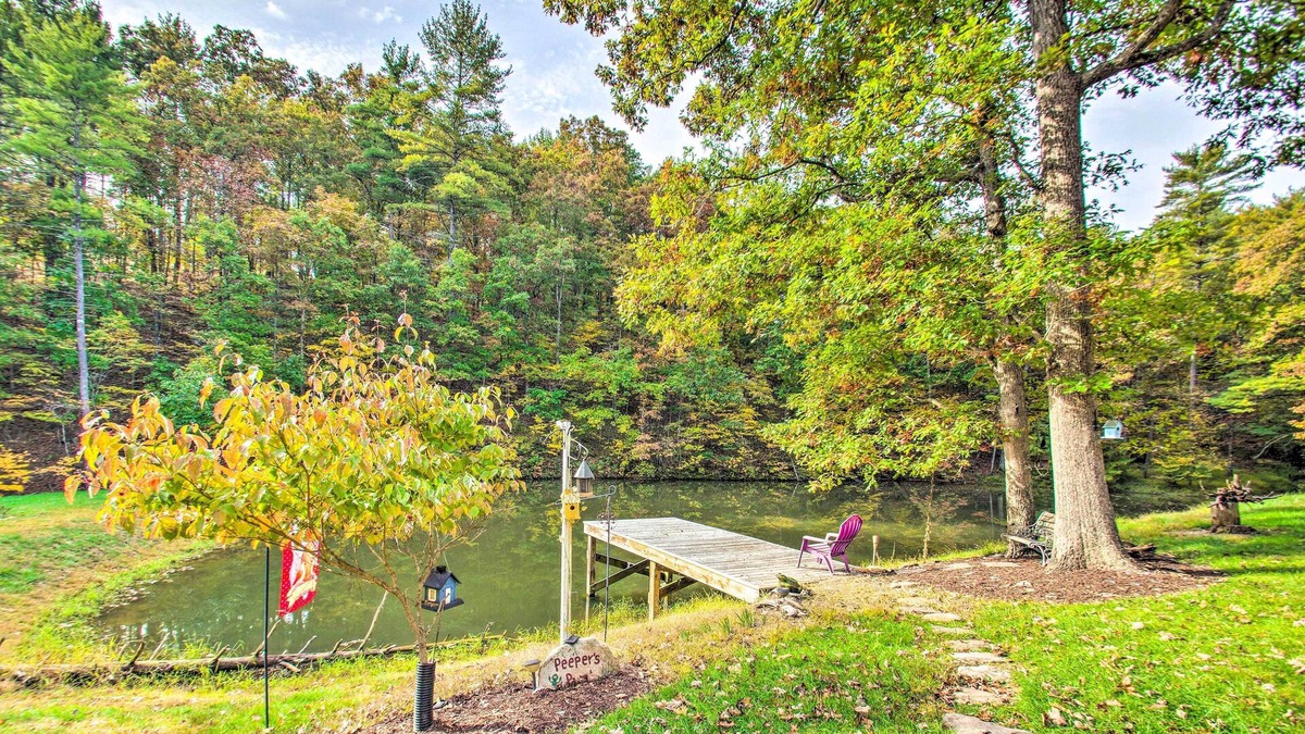 Broadway Cottage | Peaceful Broadway Cottage on the Pond!