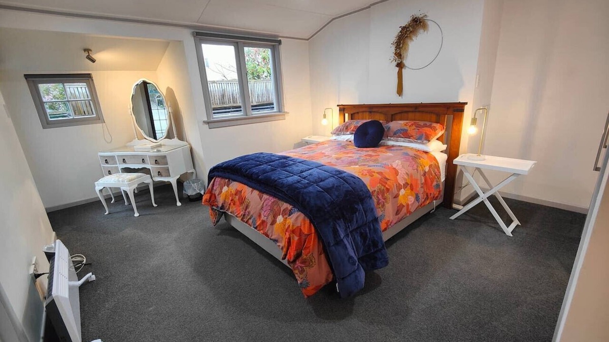 Invercargill House | Peaceful by the Park