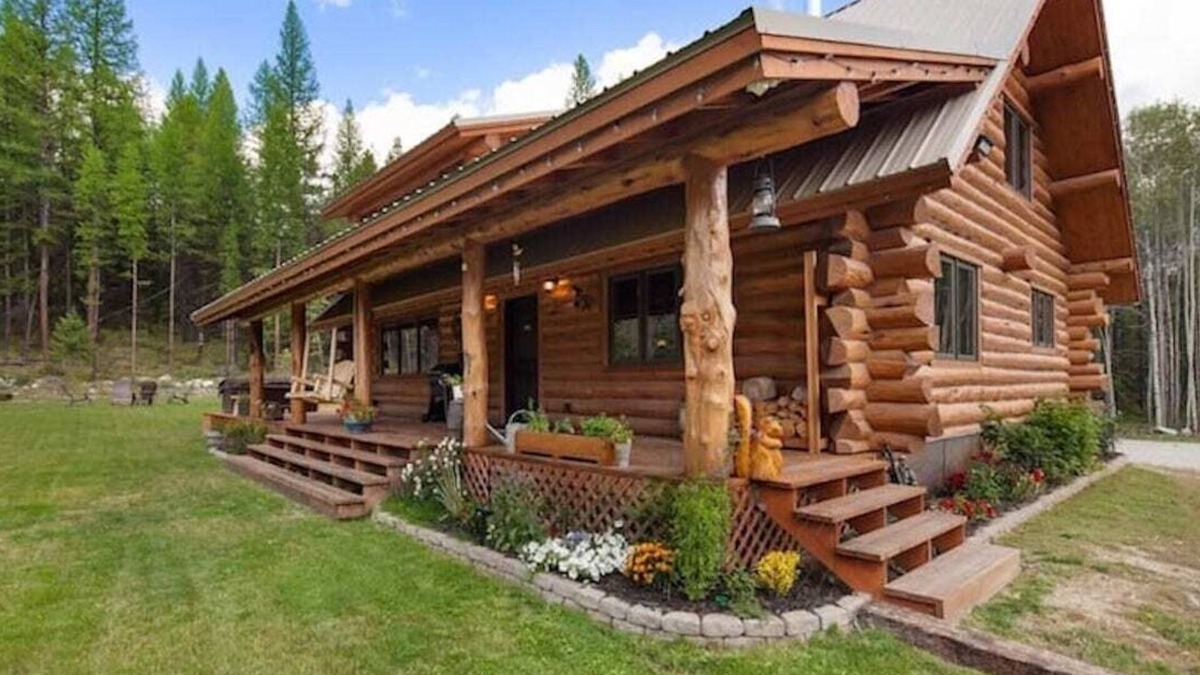 Whitefish Cabin | Peaceful Cabin Hideaway