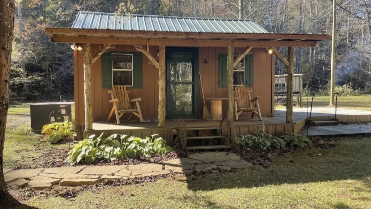 Wilder Cabin | Peaceful cabin in secluded mountain spot beside a picturesque creek