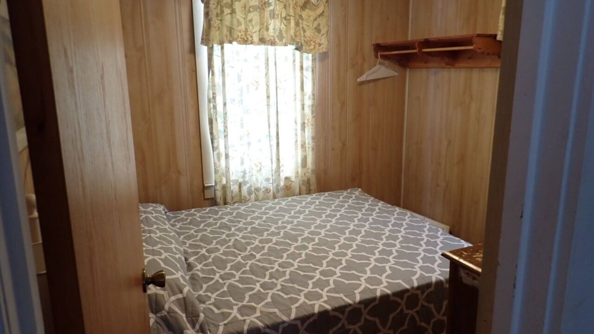White Cloud Cottage | Peaceful cabin on Robinson Lake at Millers Resort!