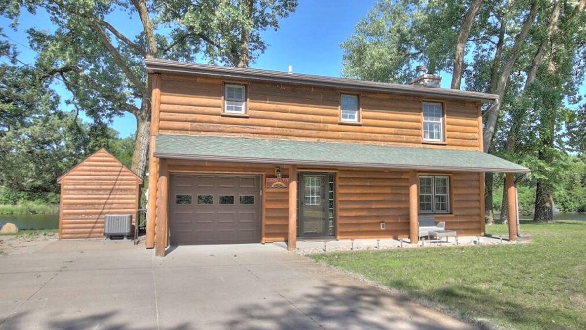 Fremont Cabin | Peaceful Cabin On The Lake-Pet Friendly!
