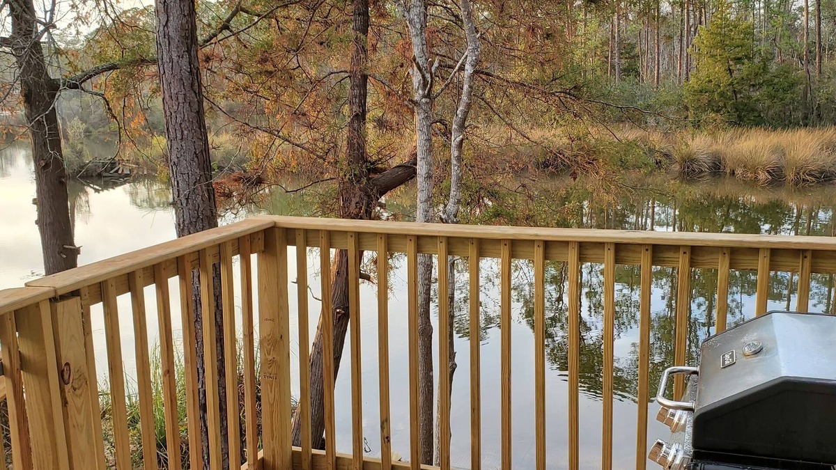 Elberta House | Peaceful Cabin on the Water fishing boat 3br 2 ba fishing from the back porch