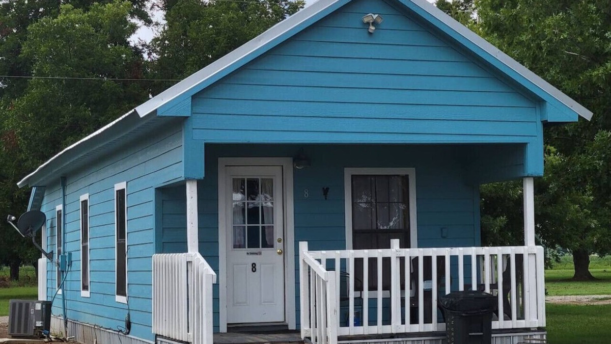 Lake Village Cabin | Peaceful cabin tucked in back of orchard with lake access