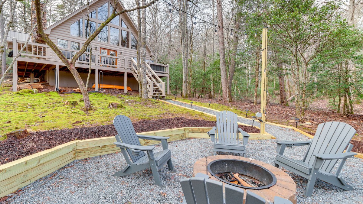 Epworth Cabin | Peaceful Cabin w/Hot Tub: 11 Mi to Blue Ridge!