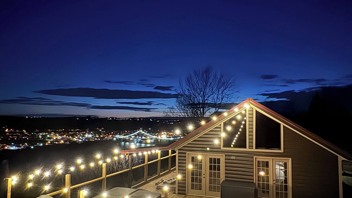 Bentonville Cabin | Peaceful cabin with spectacular river and scenic views.