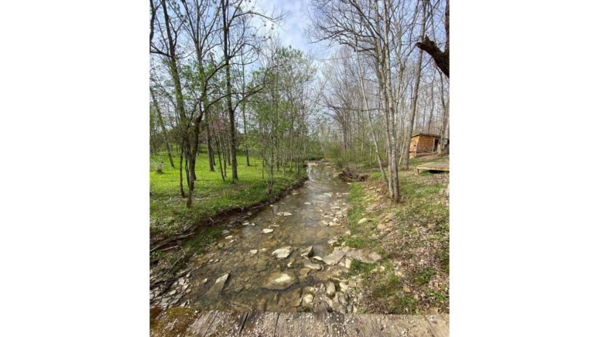 Peebles Cabin | Peaceful cabin with creek view near Serpents Mound