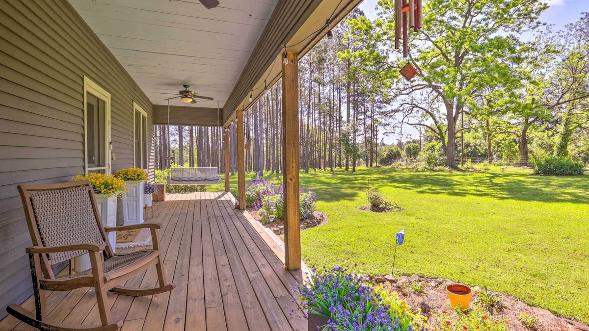 Cairo House | Peaceful Cairo Farmhouse w/Barn & Fire Pit
