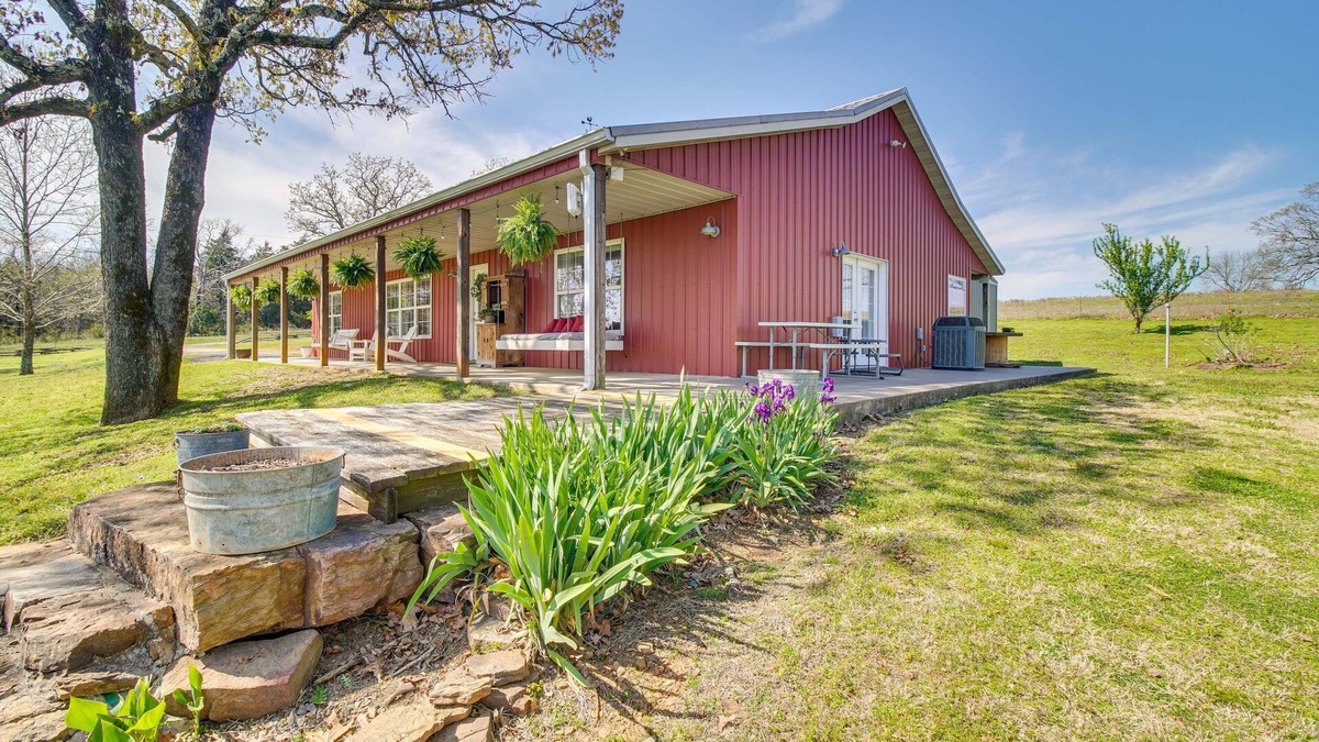 Bates House | Peaceful Cameron Getaway ~ 5 Mi to Poteau!