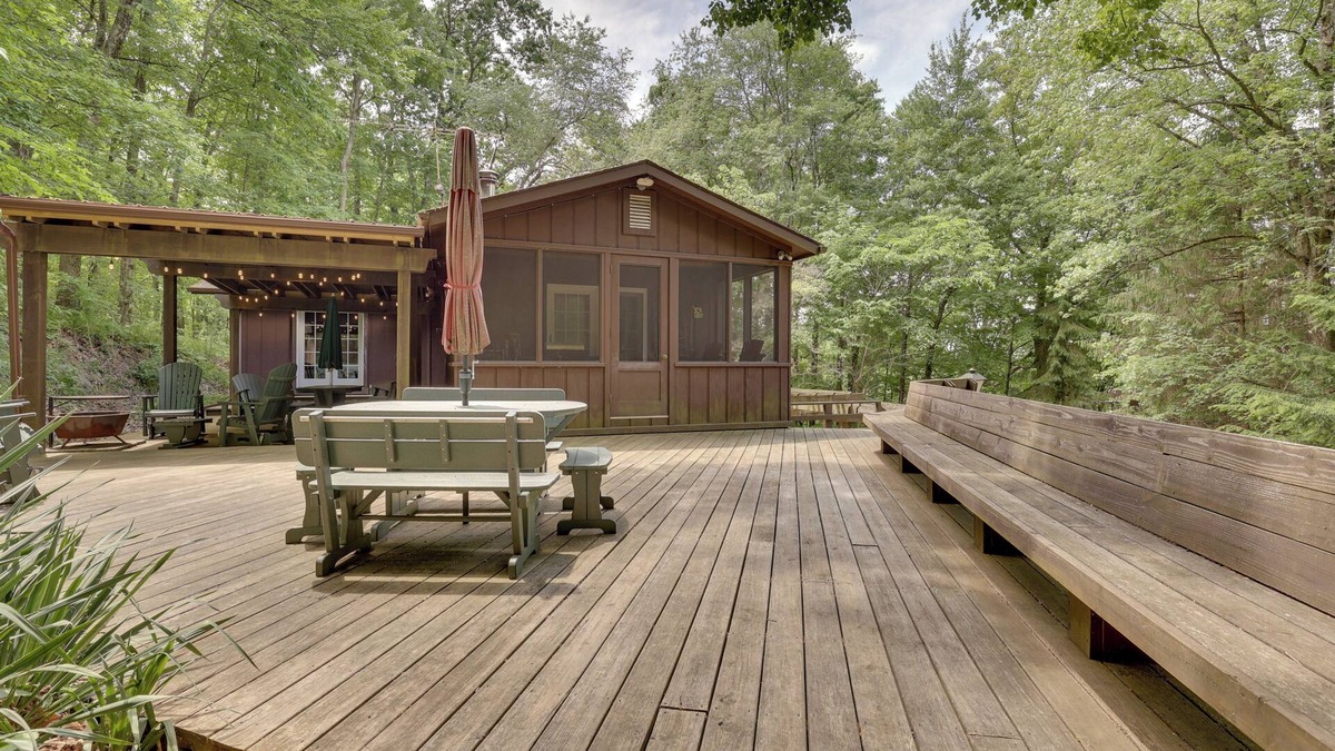 Carrollton Cabin | Peaceful Carrollton Retreat w/Deck & Fire Pit!