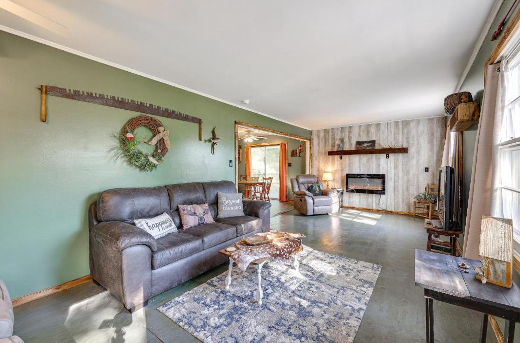 Cassville House | Peaceful Cassville Vacation Rental - Hike and Fish!