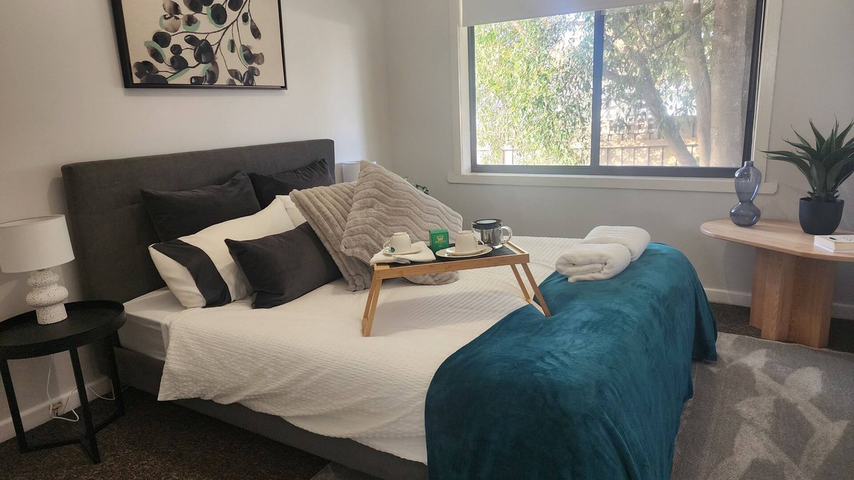 Morwell House | Peaceful, centrally located, 2 bedroom cottage minutes walk to Morwell CBD.