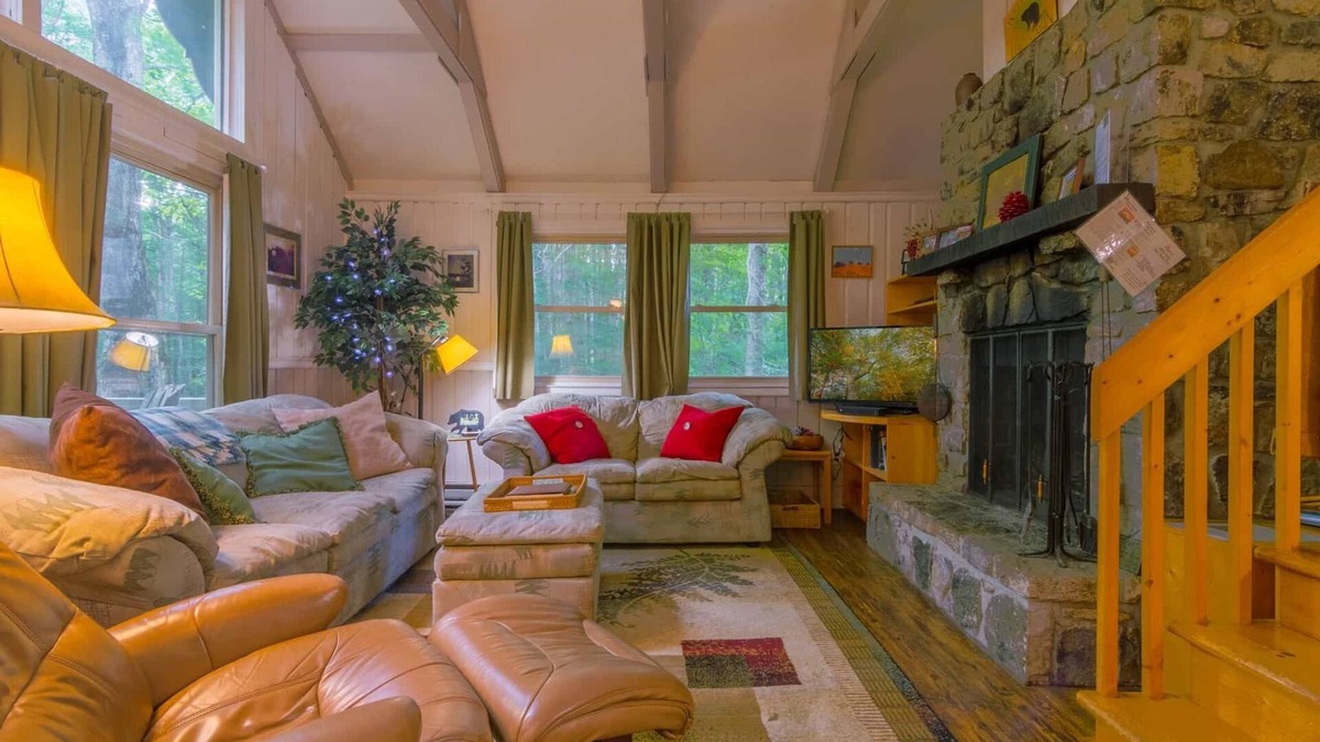 Charter Hills Ski Chalet | Peaceful Chalet Close to Skiing