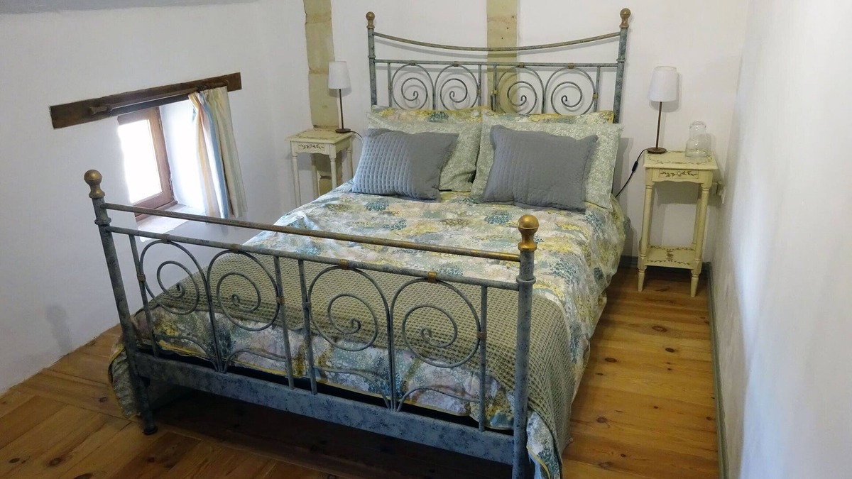 Cersay House | Peaceful & charming 3-bedroom house in Val en Vignes