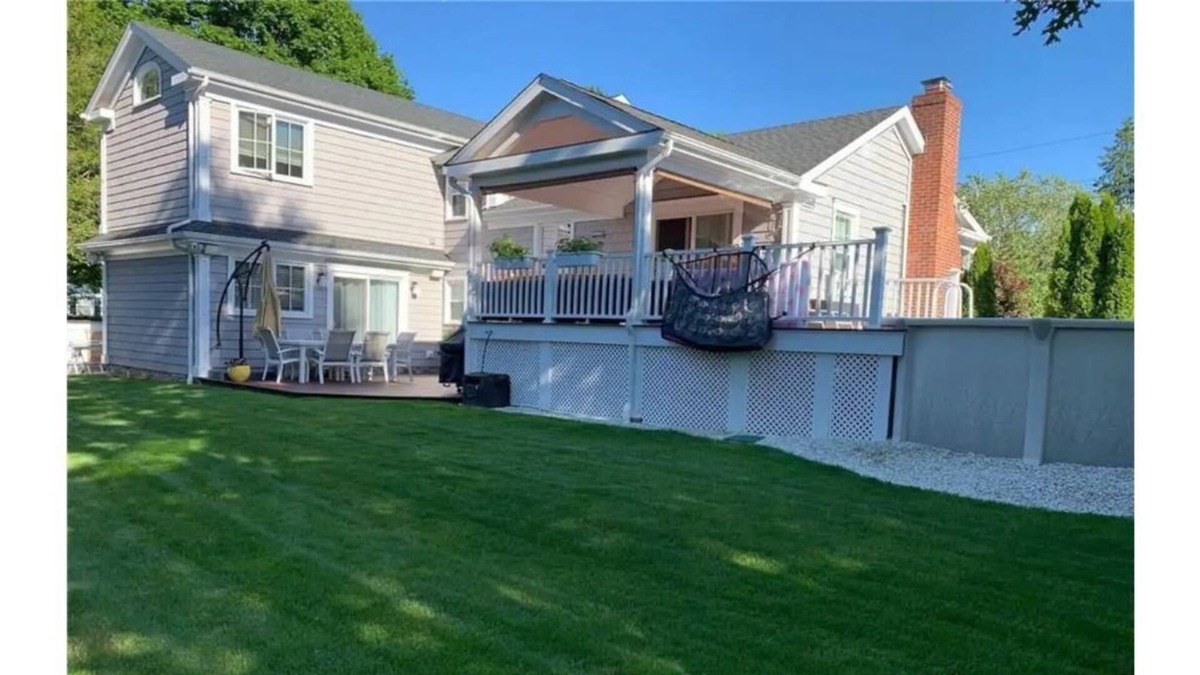 Stratford House | Peaceful, cheerful 4 bedroom home with a pool