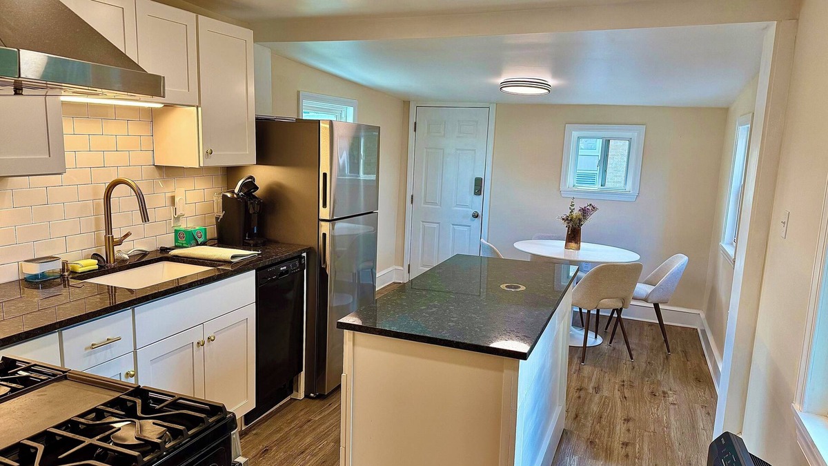 Downtown Wilmington Apartment | Peaceful City Retreat - 2BR w/Vintage Charm