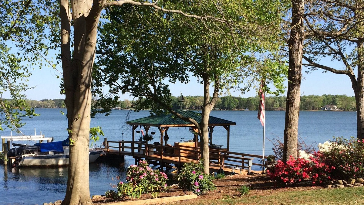 Terrell Apartment | Peaceful & Clean Waterfront Suite on the Lake Norman Main Channel