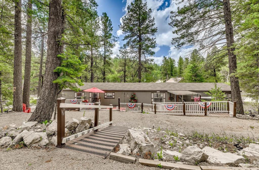 Cloudcroft House | Peaceful Cloudcroft Vacation Rental Walk to Shops