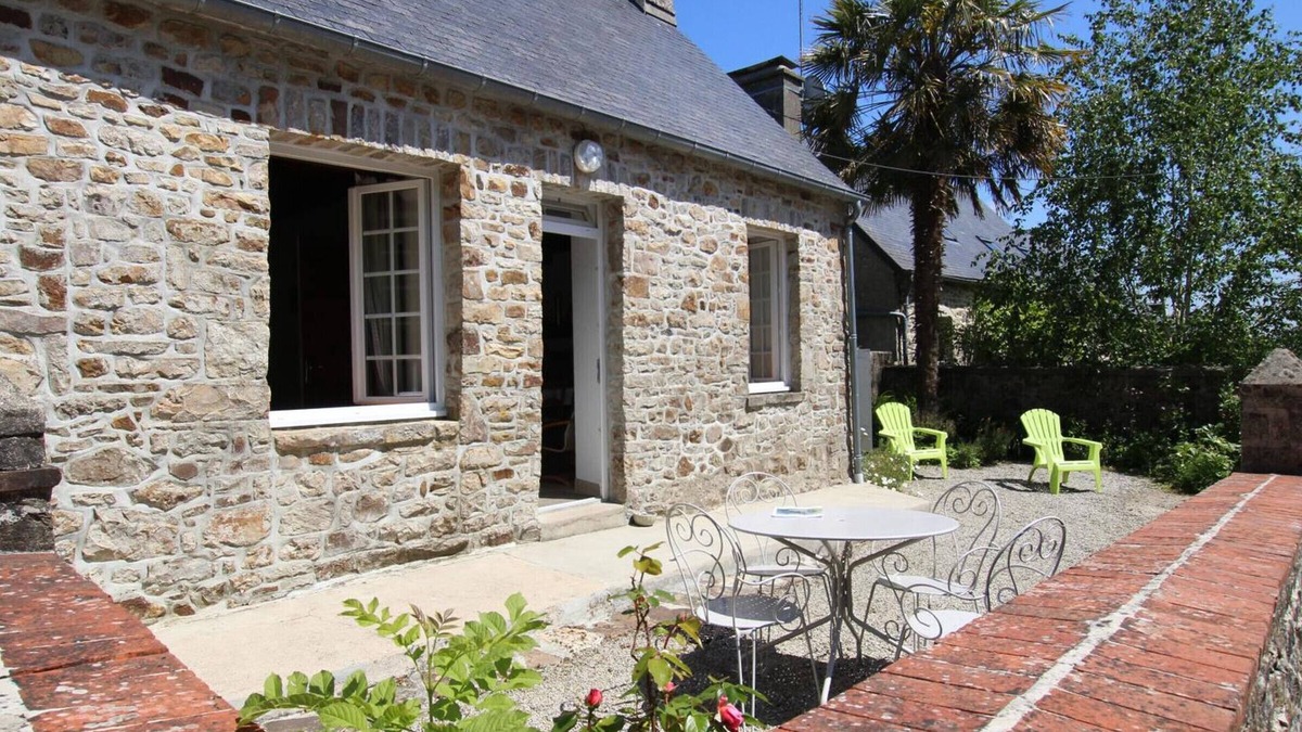 Fierville-les-Mines Cottage | Peaceful countryside house with enclosed garden between Barneville-Carteret and Portbail