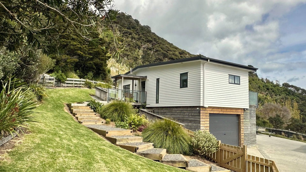 Whangarei Heads House | Peaceful Coastal Retreat with Ocean Views & Mountain Backdrop - Home from Home!