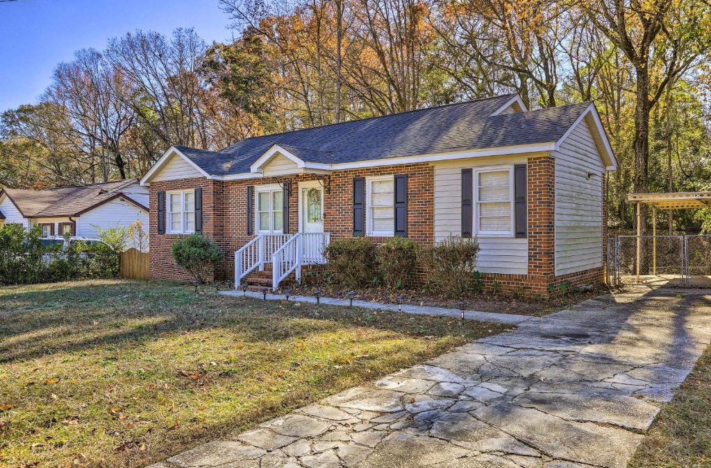 Columbus House | Peaceful Columbus Retreat with Deck and Yard!