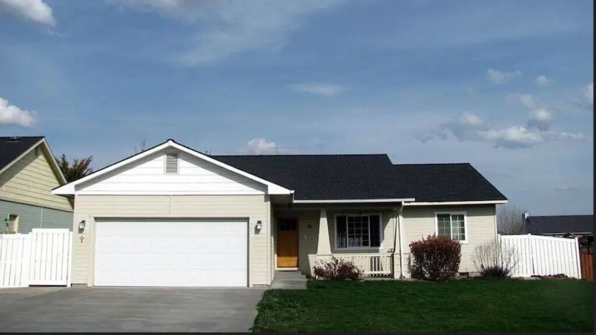 Klamath Falls House | Peaceful comfortable family home.