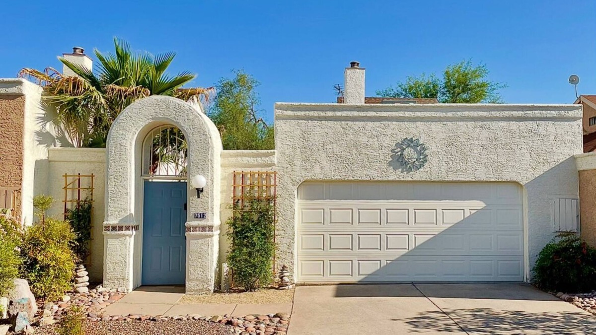Tucson House | Peaceful Compound in Northeast Tucson with 3-Bed, Gym Equipment & Putting Green