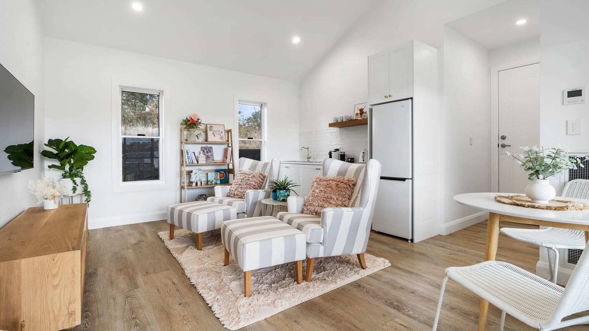 Orange Apartment | Peaceful & Cosy Studio - Immaculate Presentation