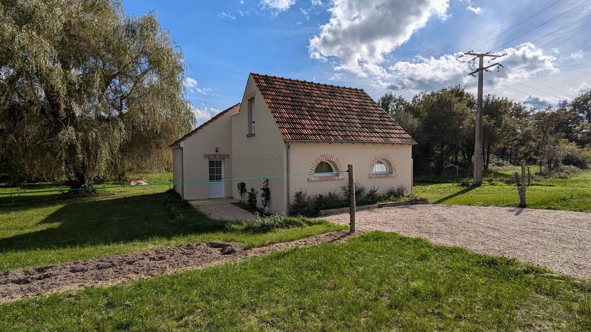 Ligny-le-Ribault Cottage | Peaceful cottage in Sologne with garden and private parking