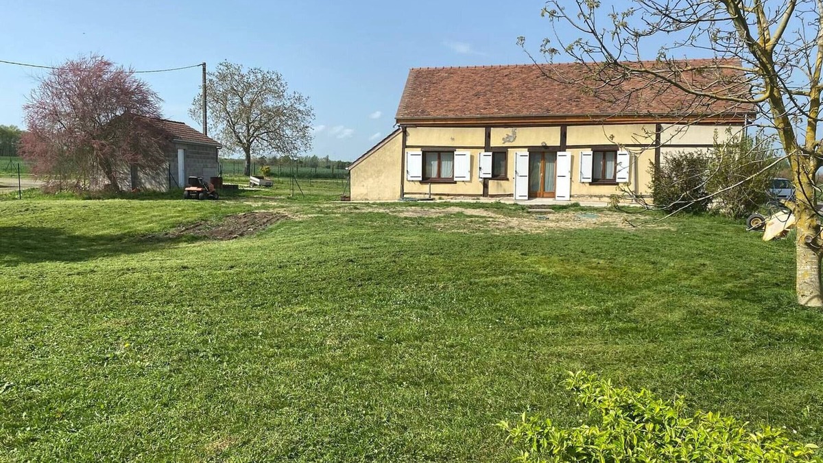 Varennes-Changy Cottage | Peaceful cottage near Orléans Forest for 5 people