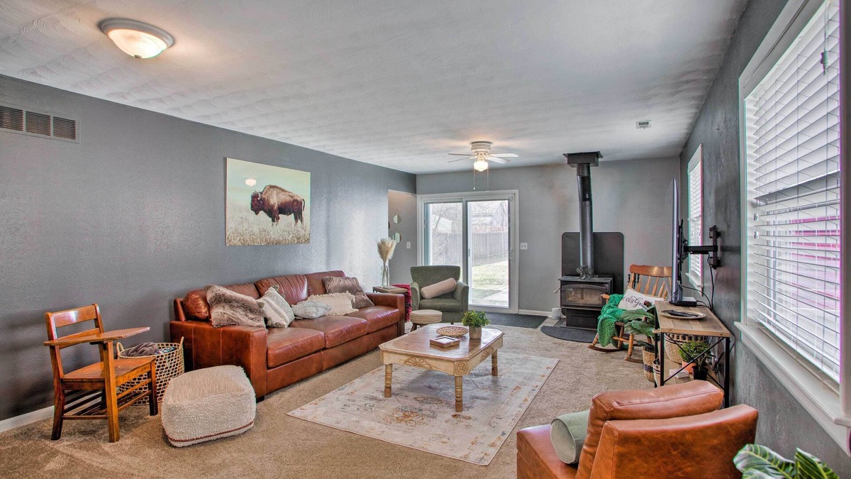 Bedford Cottage | Peaceful Cottage ~ 8 Mi to Downtown Toledo!