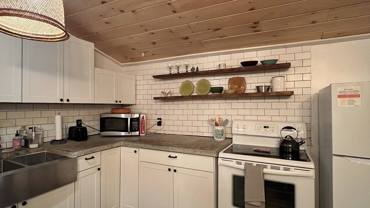New Franklin Cottage | Peaceful cottage farmhouse with firepit, 5 minutes from reservoir