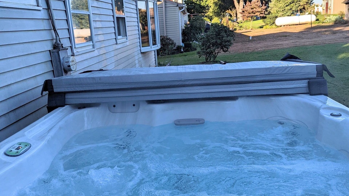 Ronks House | Peaceful Cottage in the heart of Amish Country with hot tub.