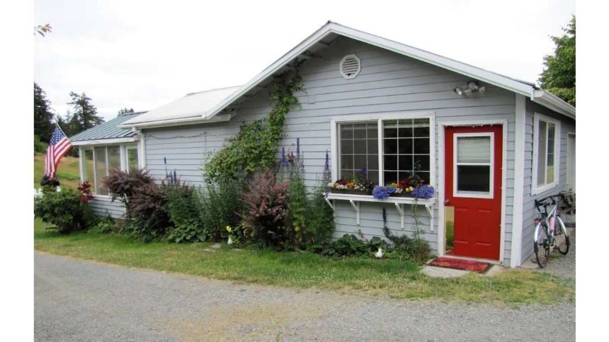 Friday Harbor Cottage | Peaceful Cottage on 15 acre Farm