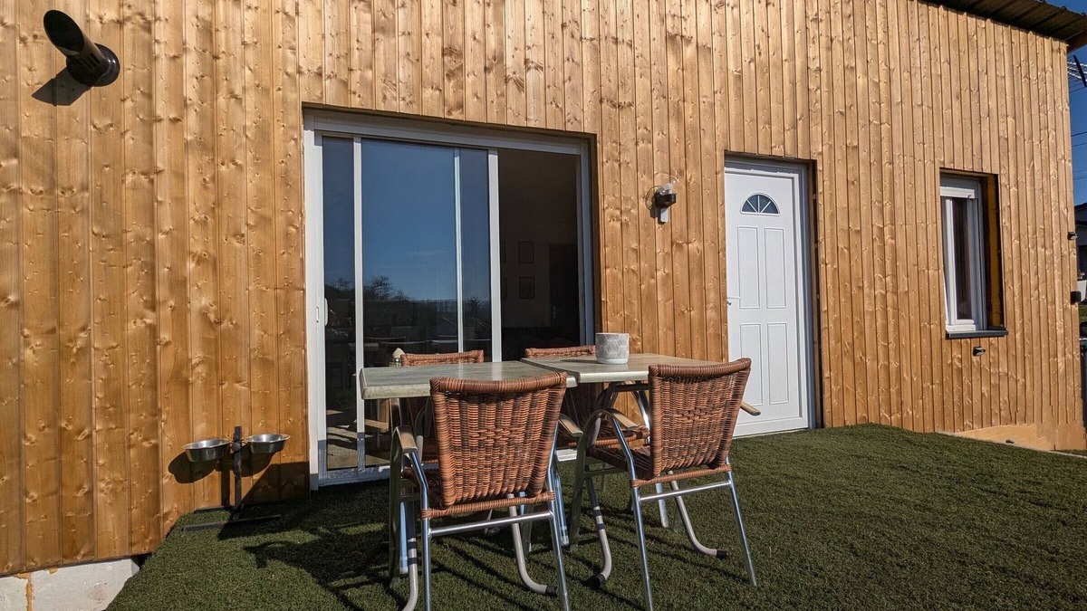 Bertrichamps Cottage | Peaceful cottage with parking, mountain views